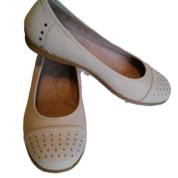 Merona - Cream woman shoes -Size 8 - Picture 2 of 2